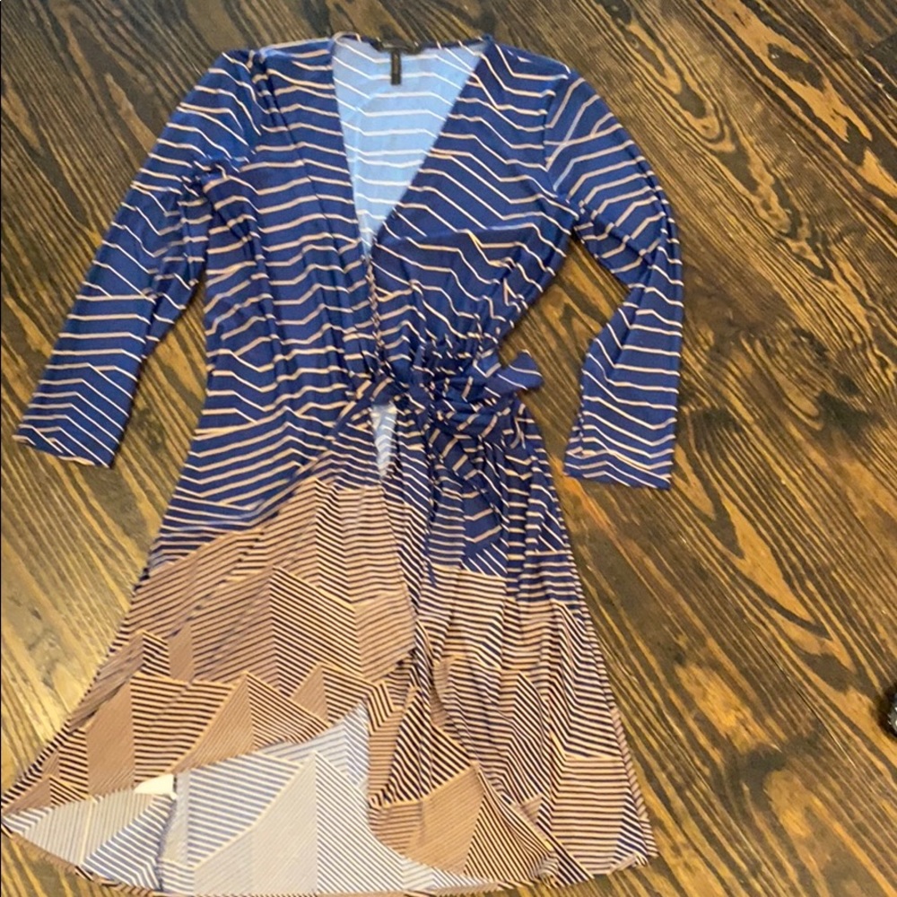 BCBG MAX AZRIA LONG SLEEVE WRAP DRESS SZ L